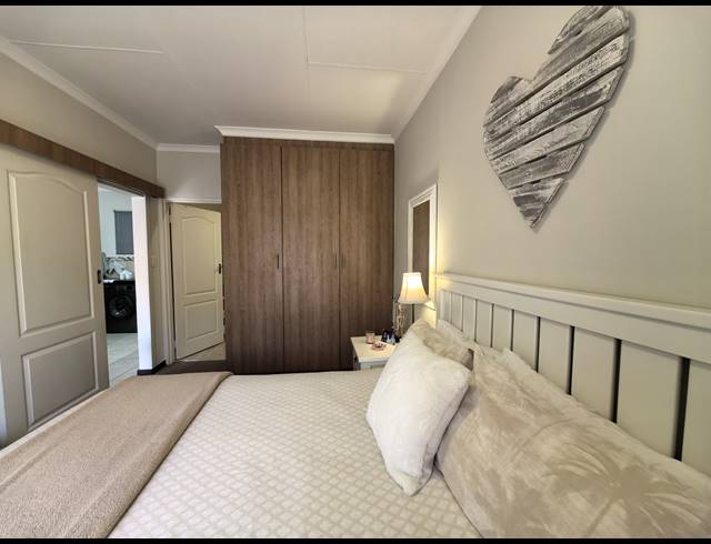 1 BEDROOM TOWNHOUSE FOR SALE IN OLIVEDALE